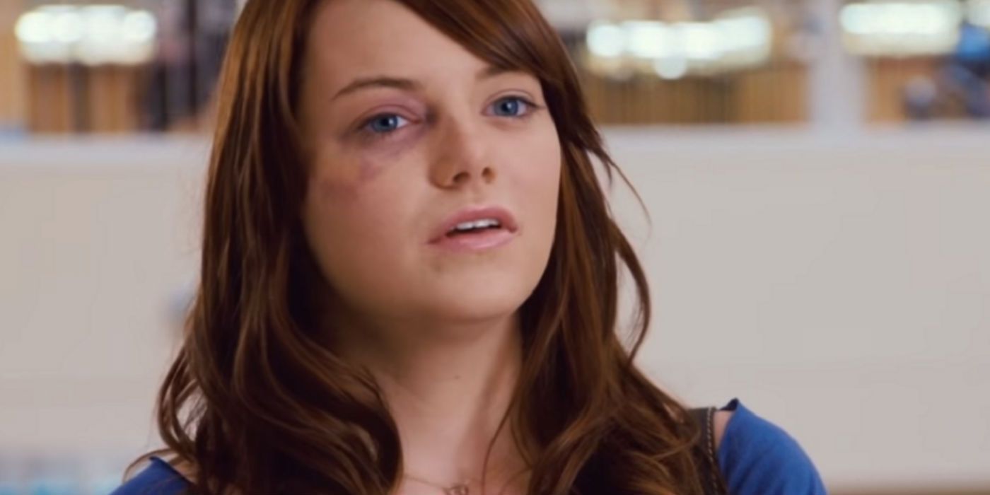 Emma Stone como Jules com um olho roxo em Superbad