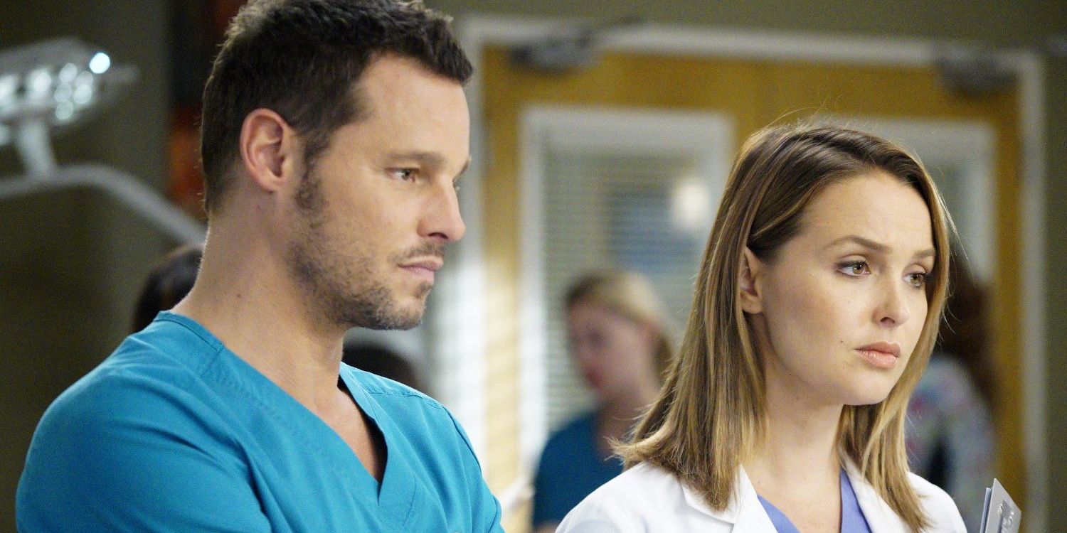 Alex and Jo stand at nurses station