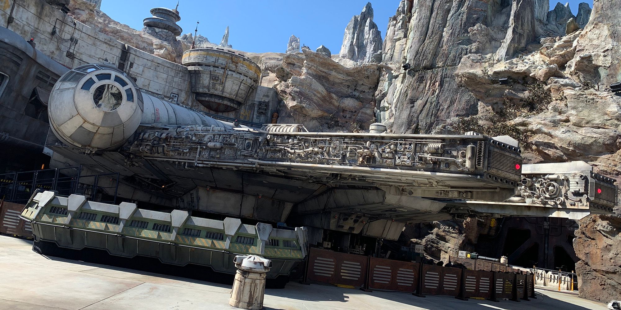 How The Millennium Falcon Ride Actually Works At Galaxy S Edge