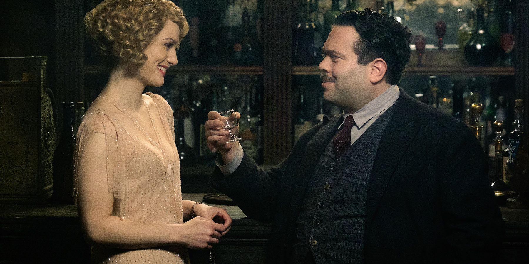 Jacob Kowalski, Dan Fogler, standing with Queenie, Alison Sudol, in Fantastic Beasts and Where to Find Them