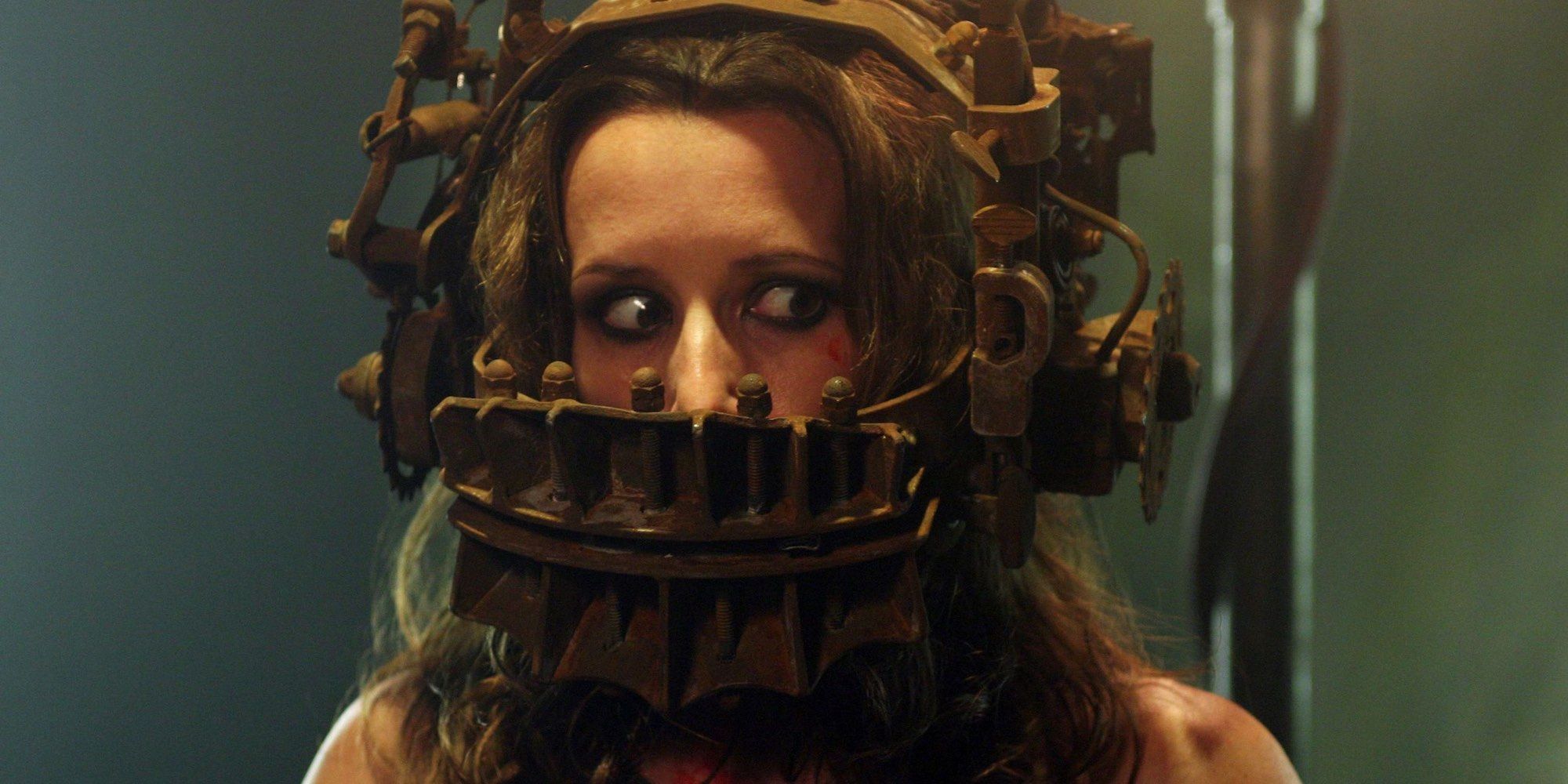 Character wearing a trap in the Saw movie