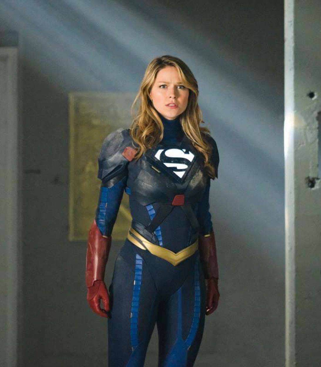 Supergirl Season 4 Finale Supergirl In Armor Kara Zor-El vertical