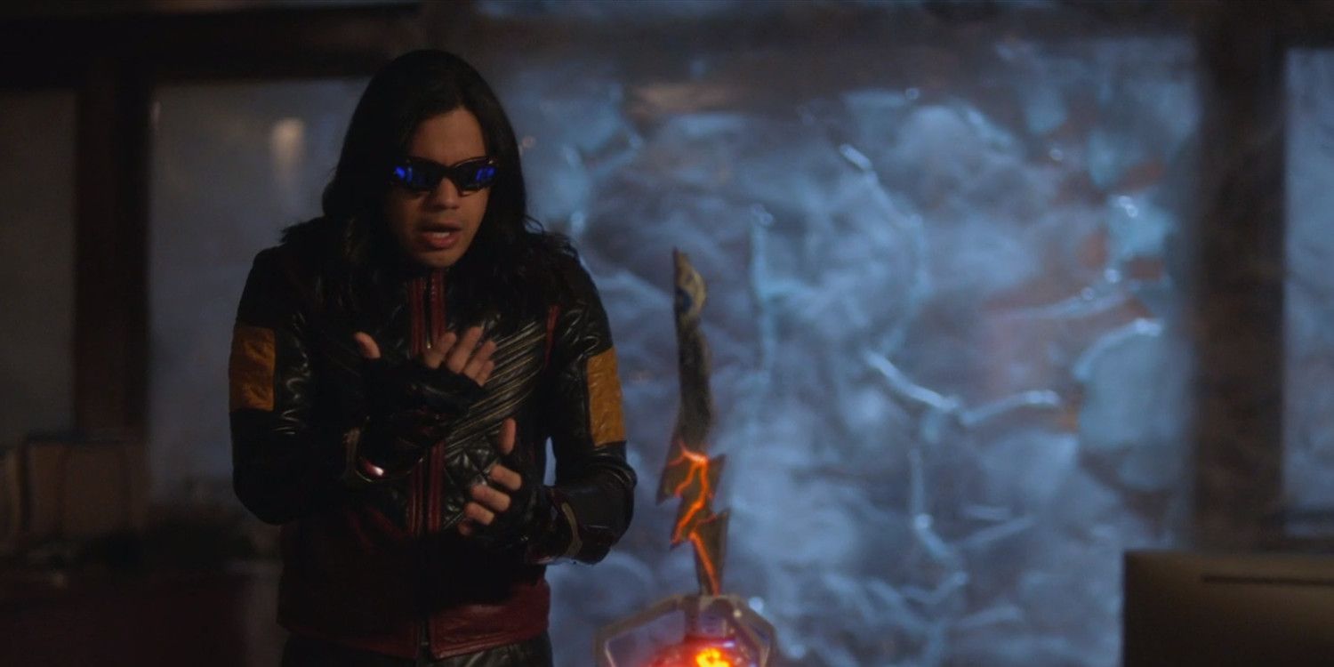 Carlos Valdes Denies Reports He’s Leaving The Flash