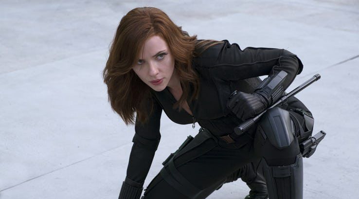 black-widow-crouch