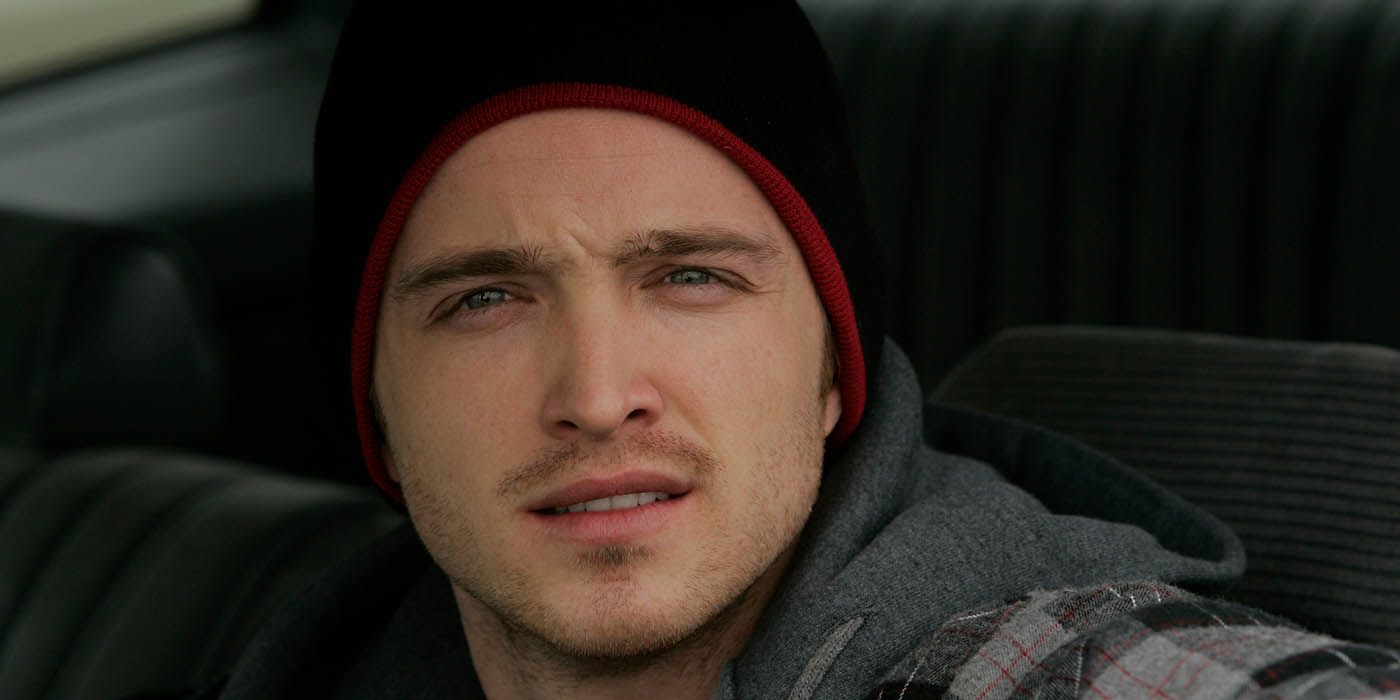 Aaron Paul dans le rôle de Jesse Pinkman dans sa voiture dans Breaking Bad.