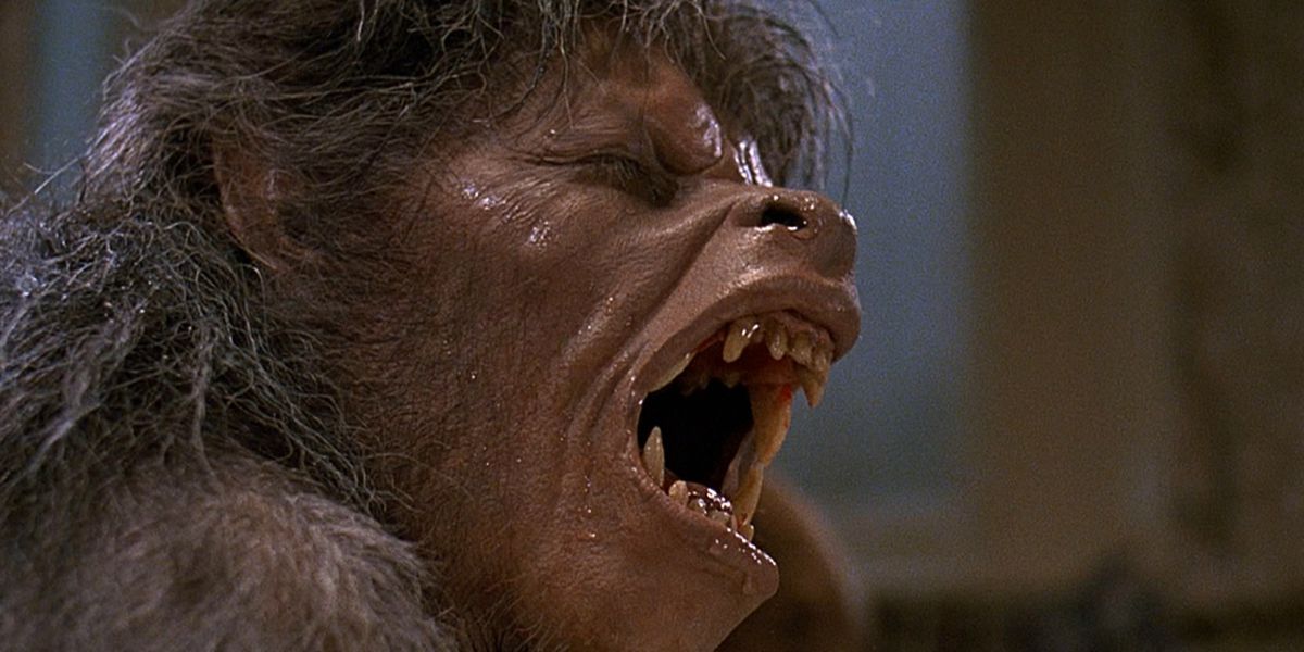 Werewolf with his mouth open baring his teeth in An American Werewolf in London