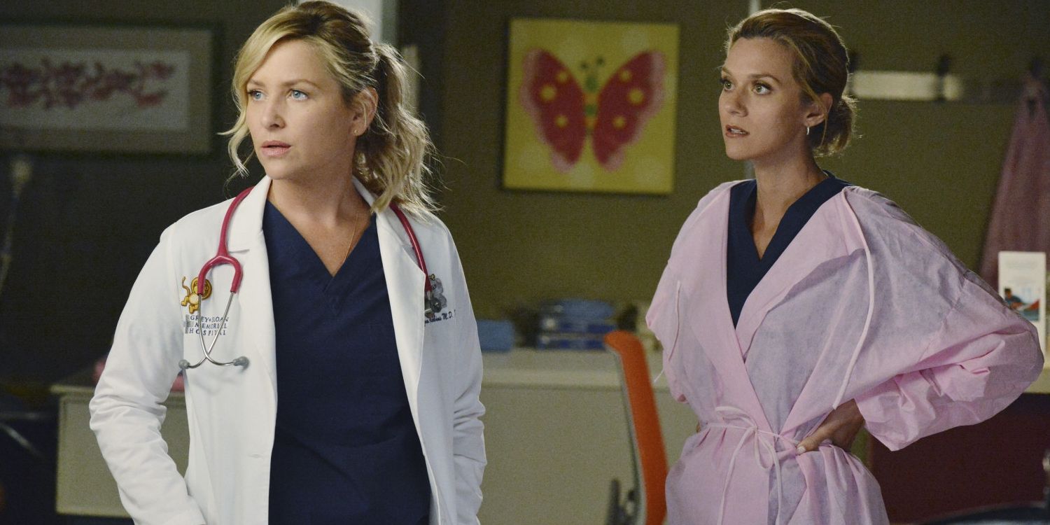 Arizona and Lauren at the hospital on Grey's Anatomy
