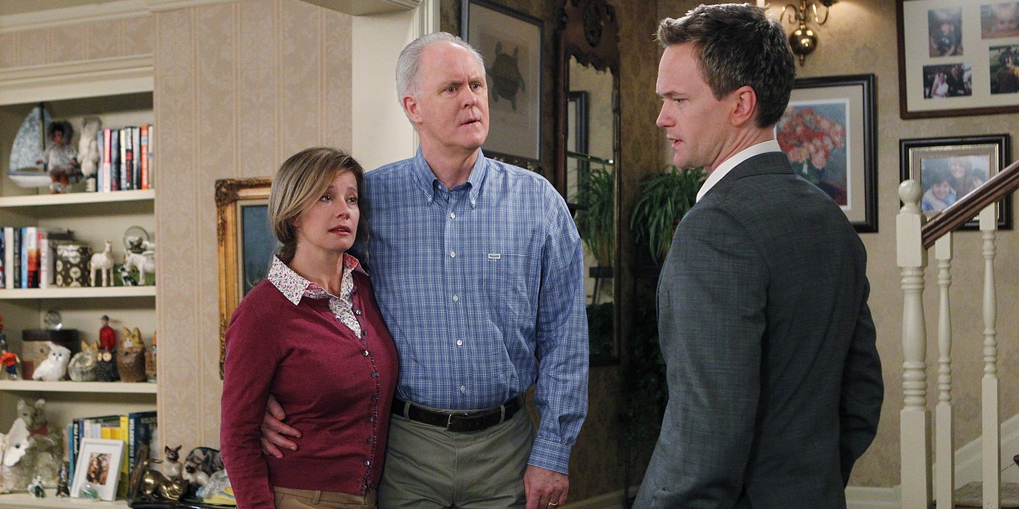Barney meets his fathers family at their home in How I Met Your Mother