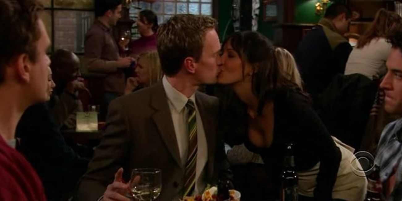 Barney and Wendy kiss in How I Met Your Mother