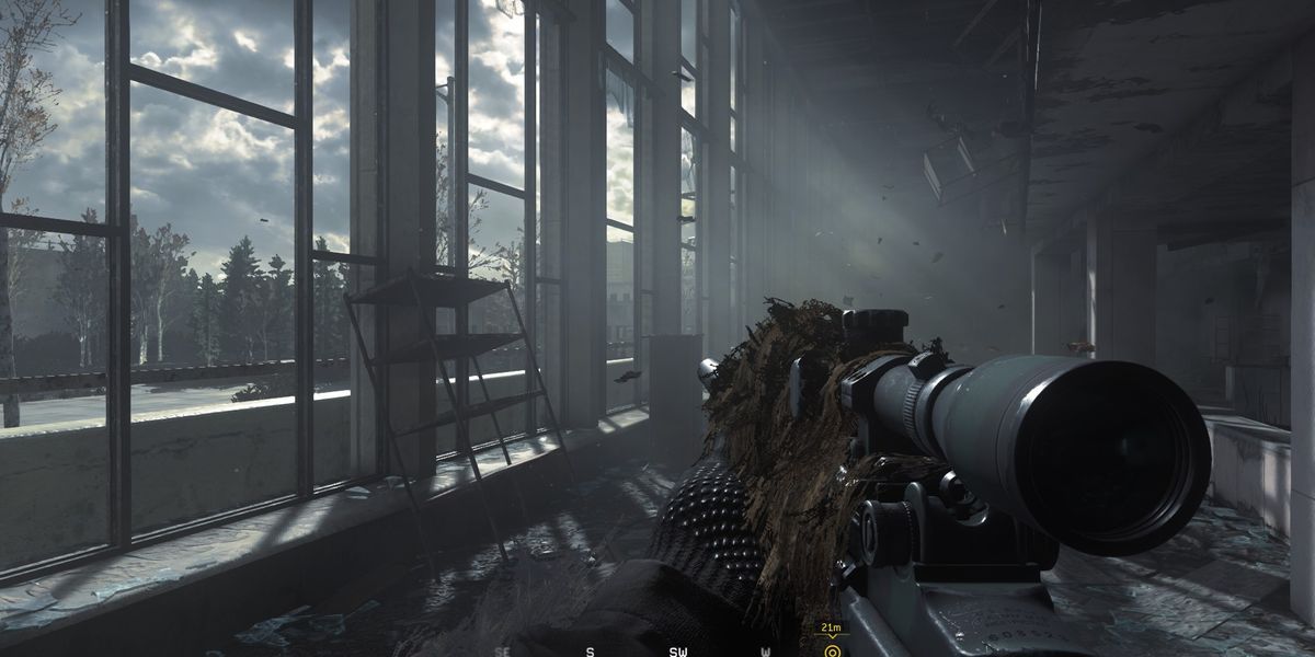 The player uses a camo gun with a scope in Modern Warfare
