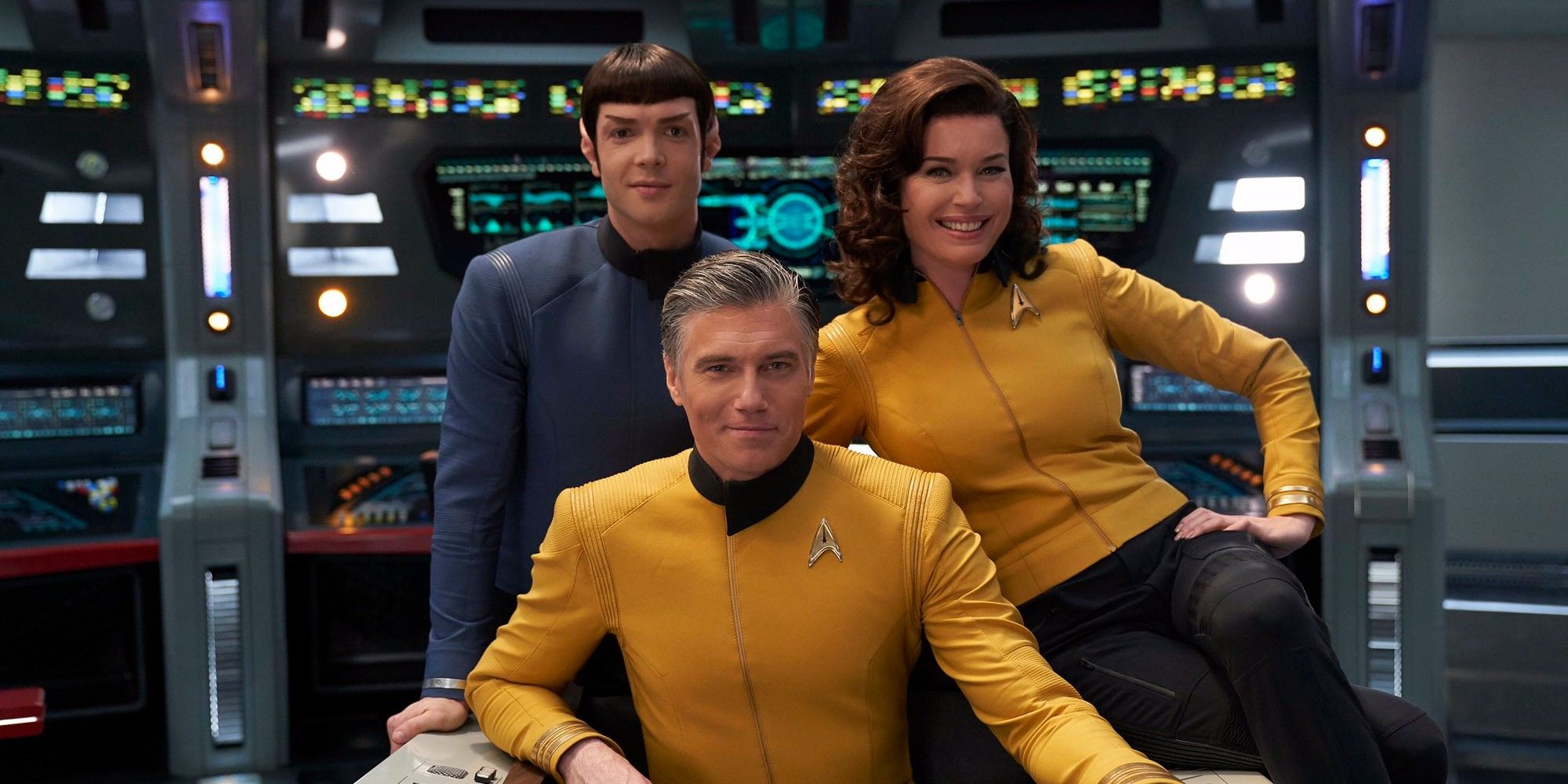 Ethan Peck as Spock, Anson Mount as Pike as Rebecca Romijn as Number One in Star Trek Discovery