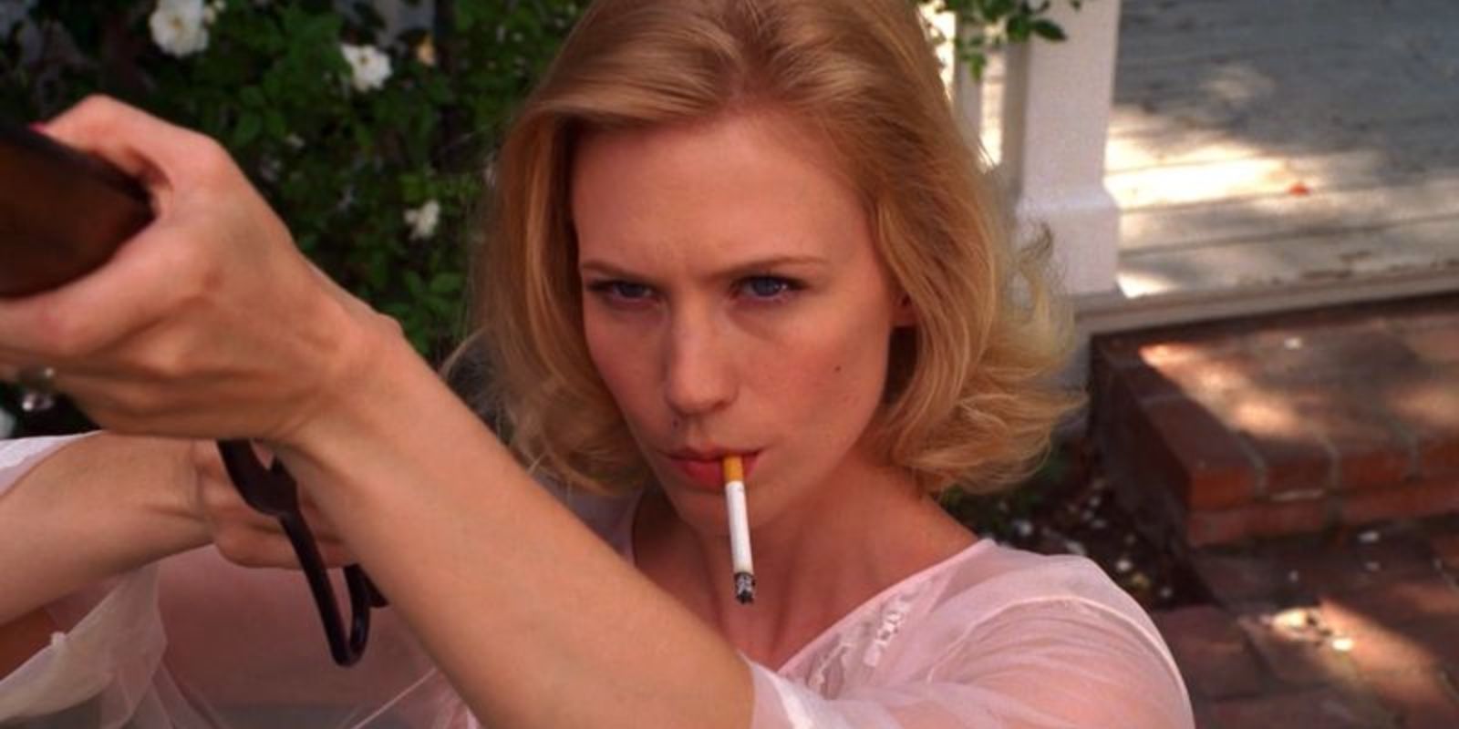 Betty shoots pigeons on Mad Men