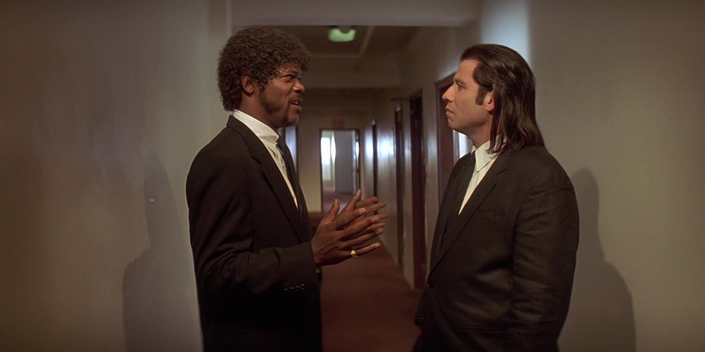 Jules and Vincent talking in a hallway Pulp Fiction.