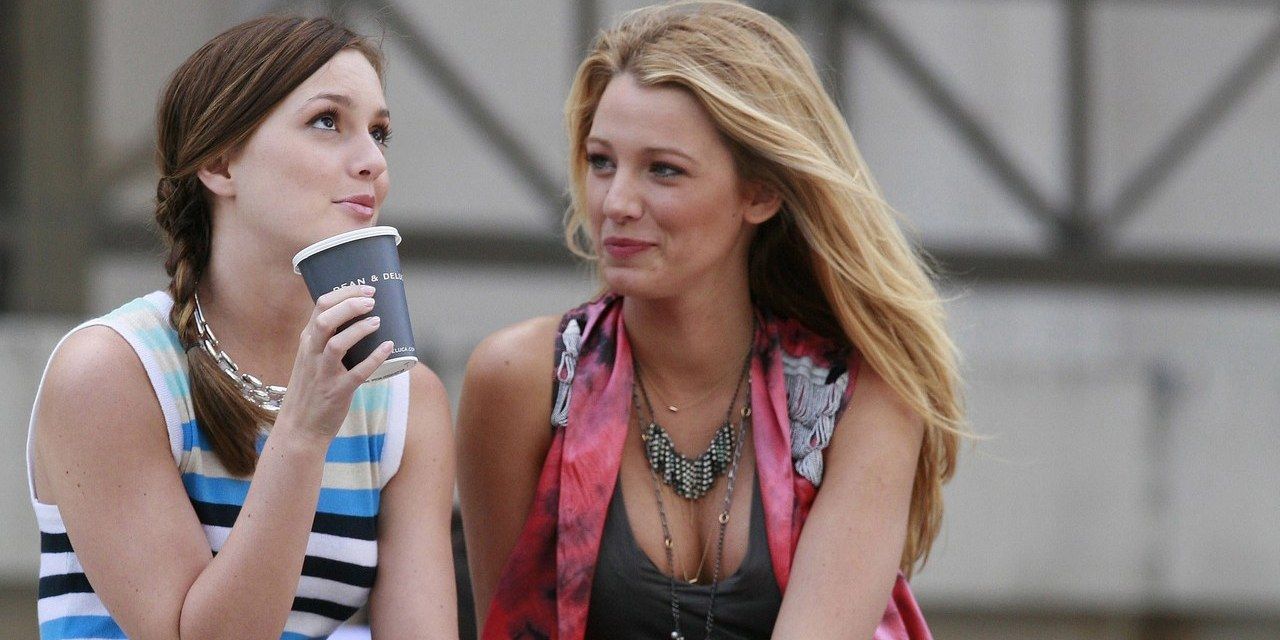 Leighton Meester as Blair and Blake Lively as Serena in Gossip Girl