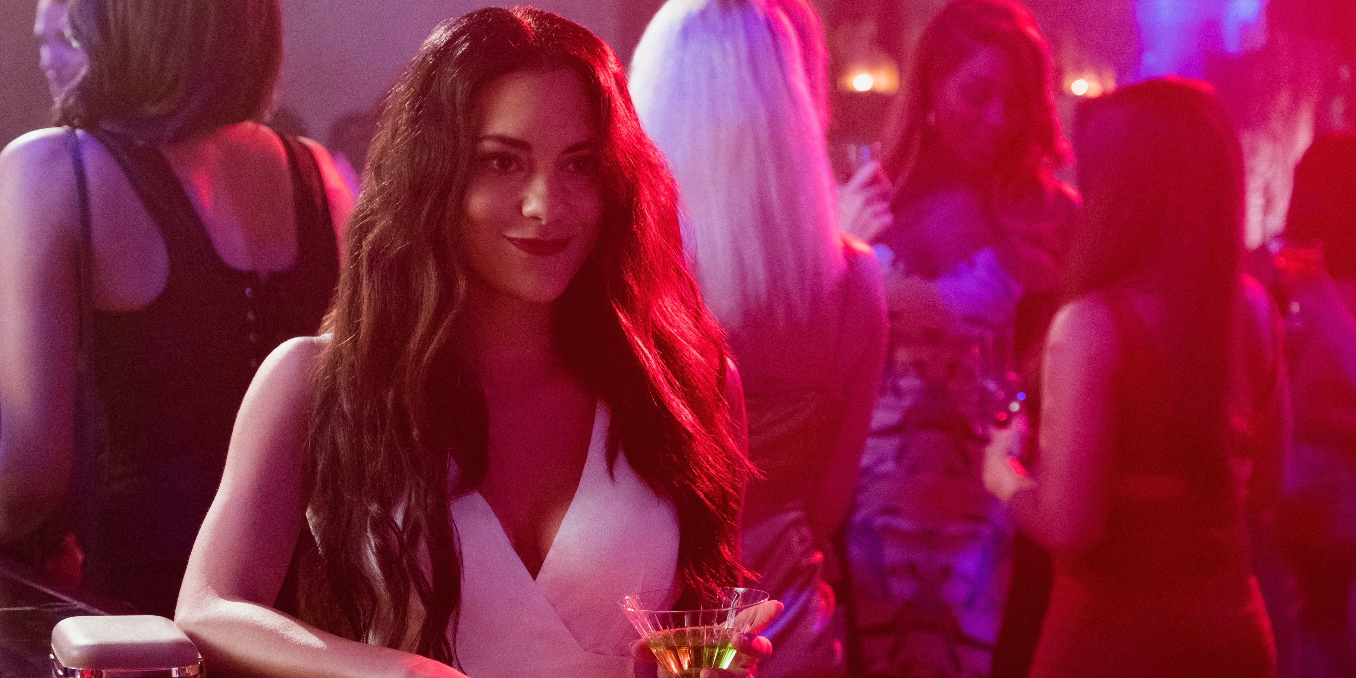 Eve in a night club with an appletini in Lucifer