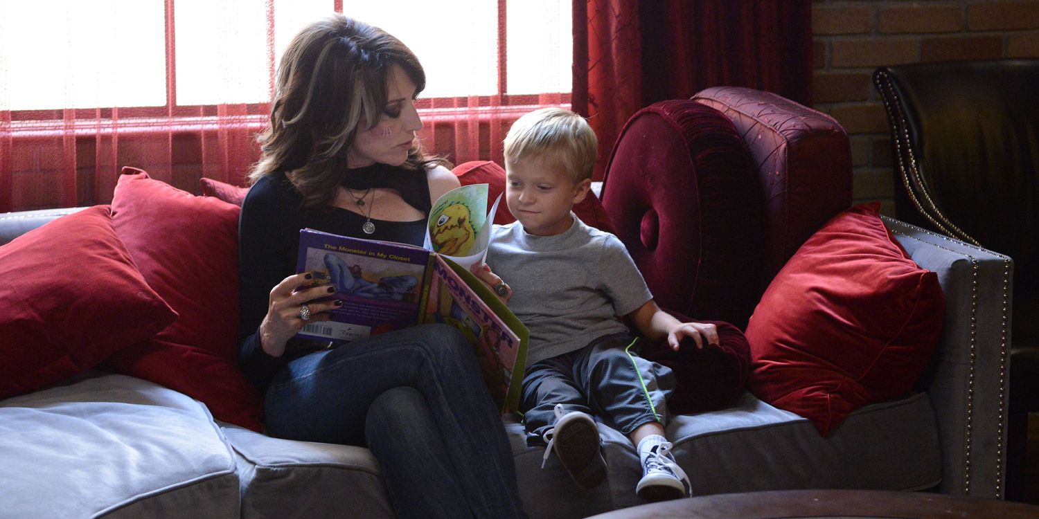 Gemma reading a book to her grandson in Sons of Anarchy