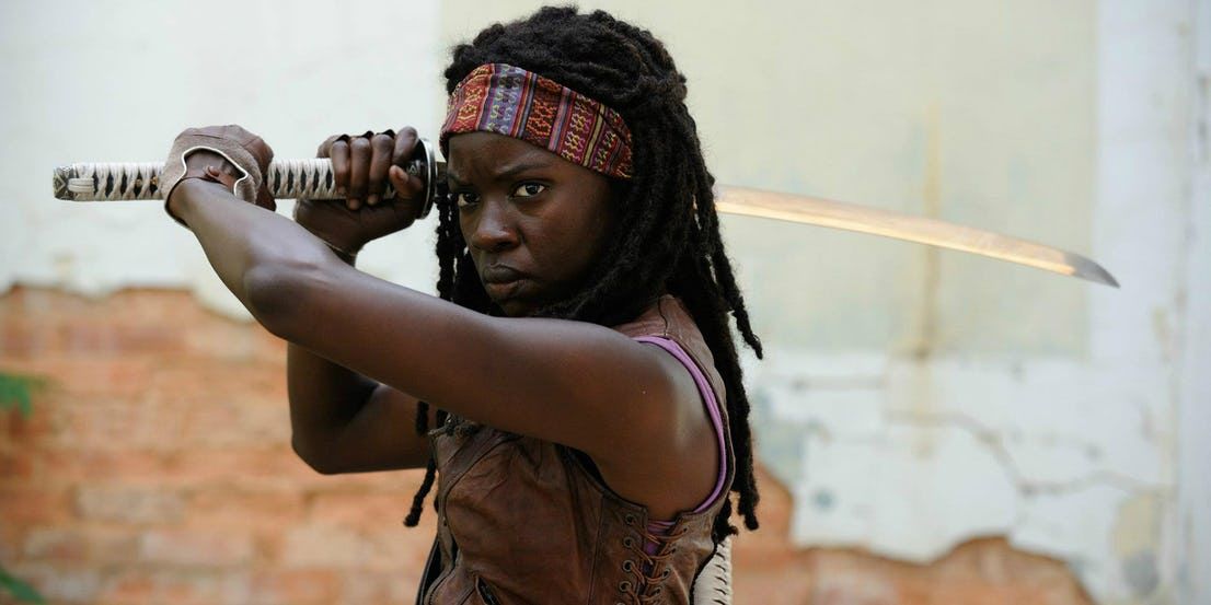 Michonne holds her sword ready to strike in The Walking Dead