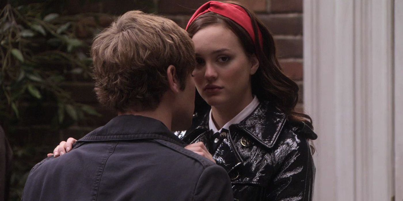 Blair looking over Nate's shoulder while he embraces her in Gossip Girl