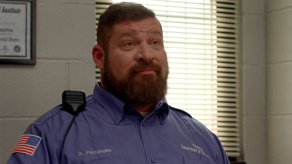 Orange Is The New Black 5 Worst Things The Guards Have Done The 5 Nicest Things