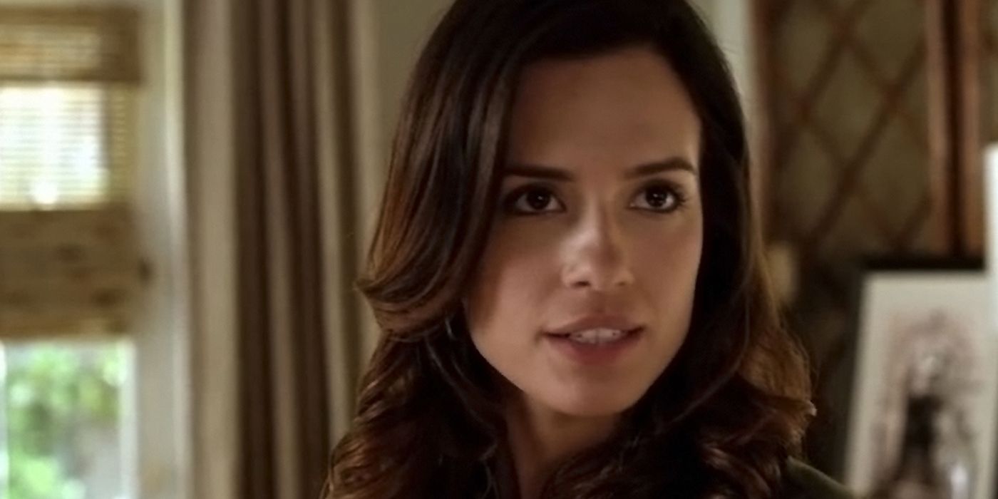 A close-up of Melissa in Pretty Little Liars