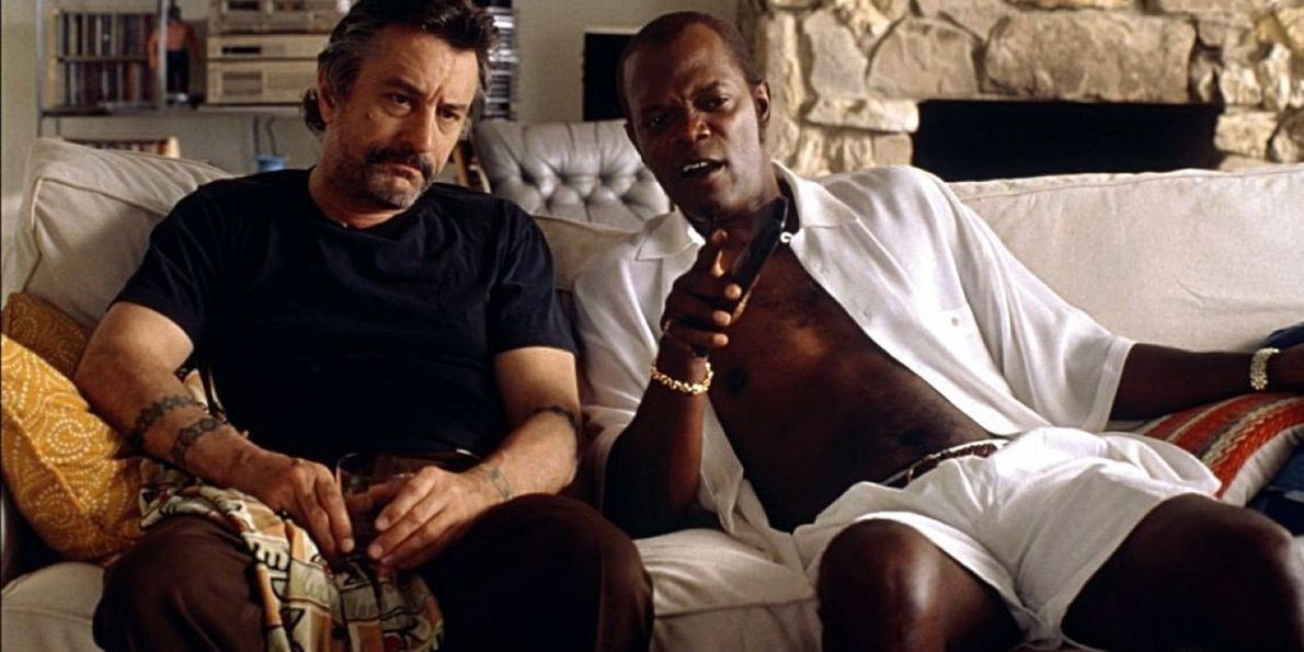 Samuel L Jackson and Robert De Niro sitting on a couch in Jackie Brown