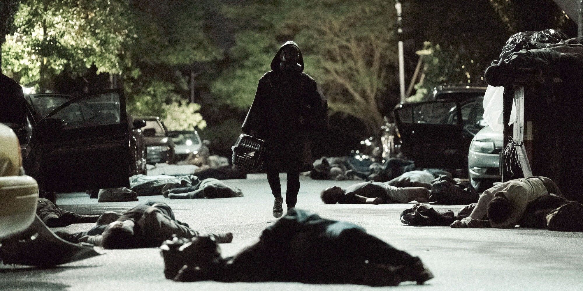 Y stands on a street surrounded by the dead from Y The Last Man 