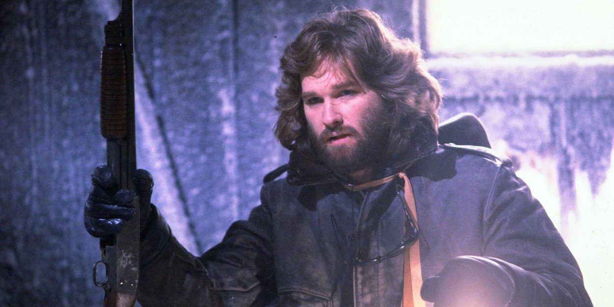MacReady prepares to blow up the facility in The Thing