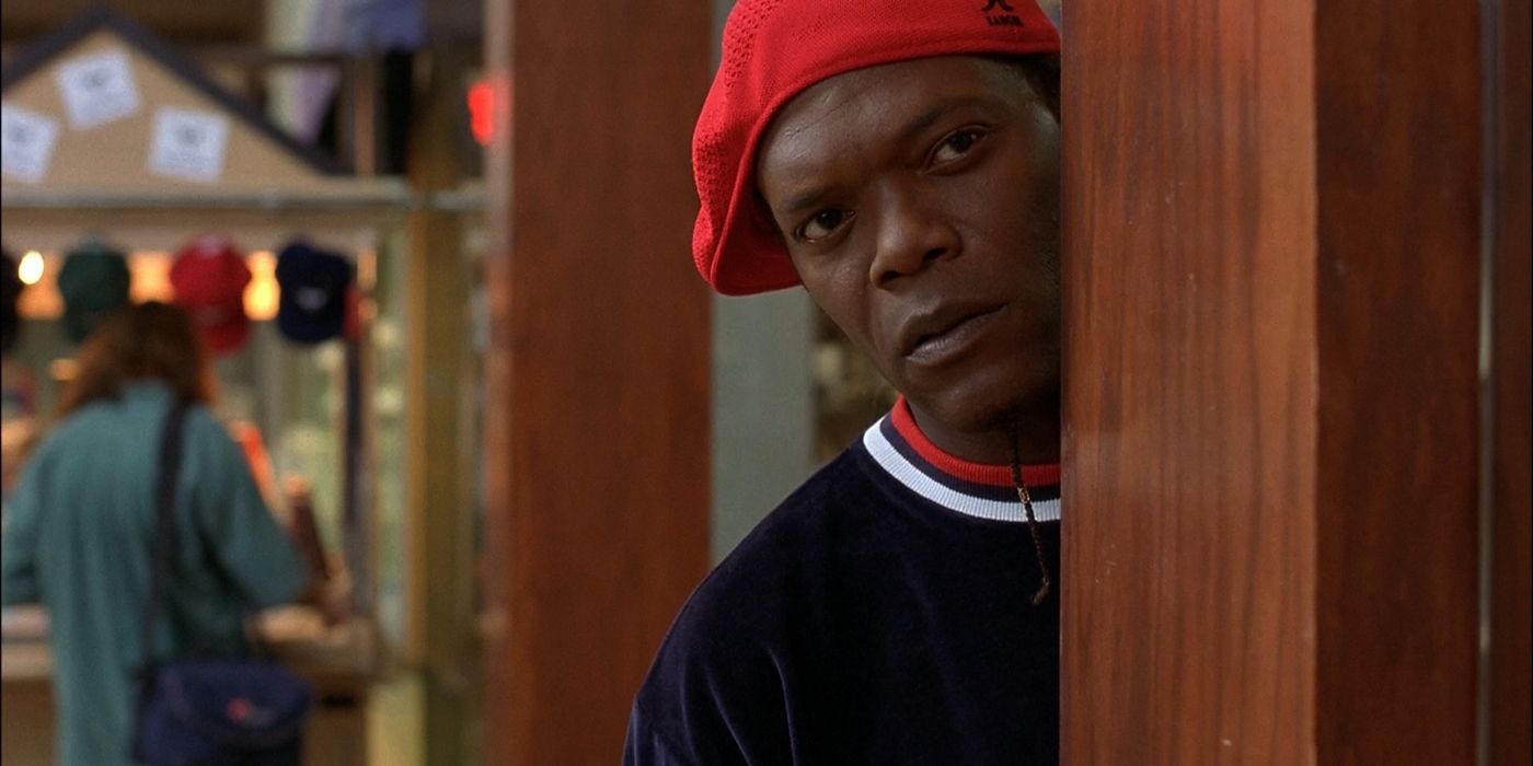 Samuel L Jackson as Ordell hiding in a mall in Jackie Brown