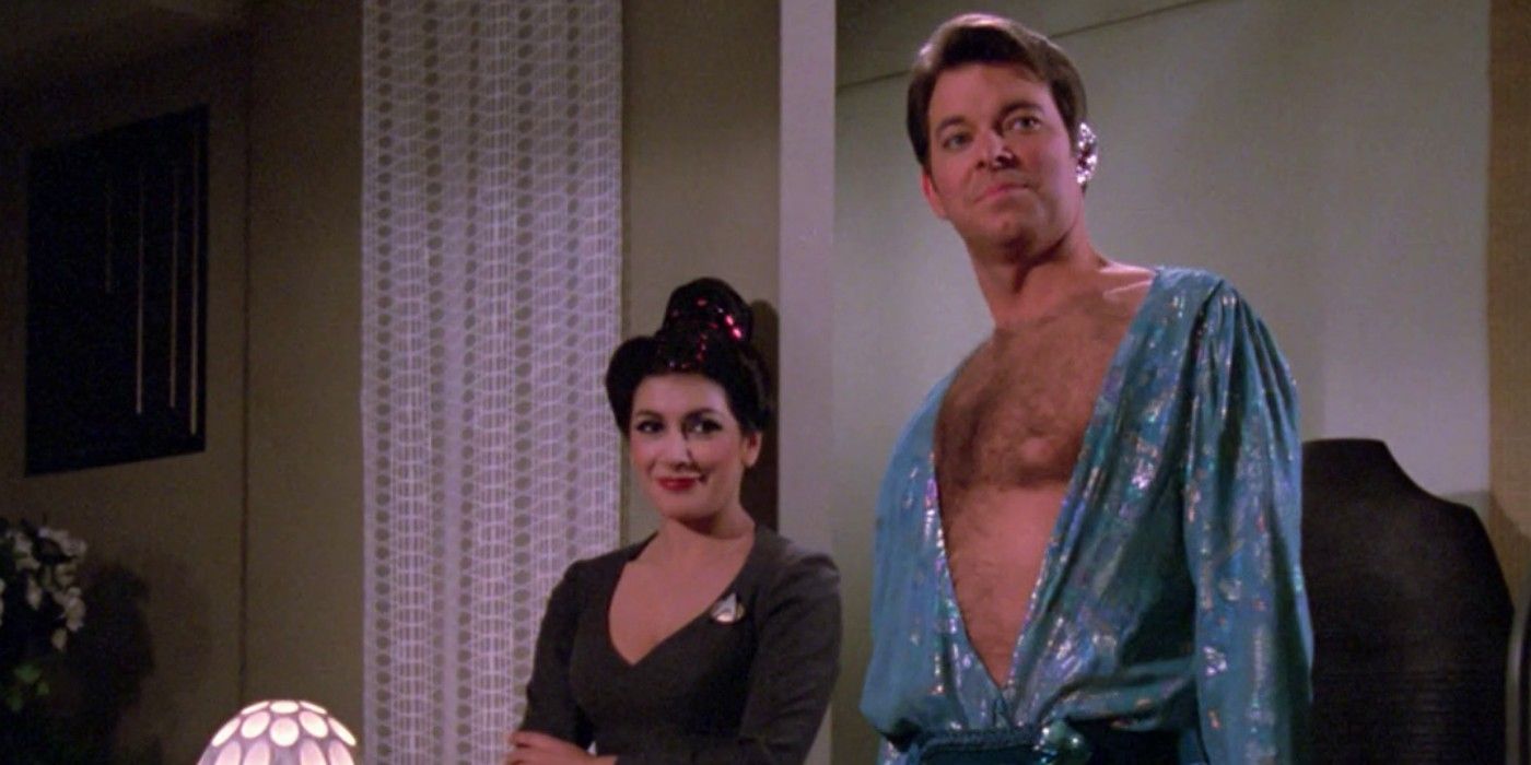 Riker e Troi aparecem em Angel One de Star Trek: The Next Generation.