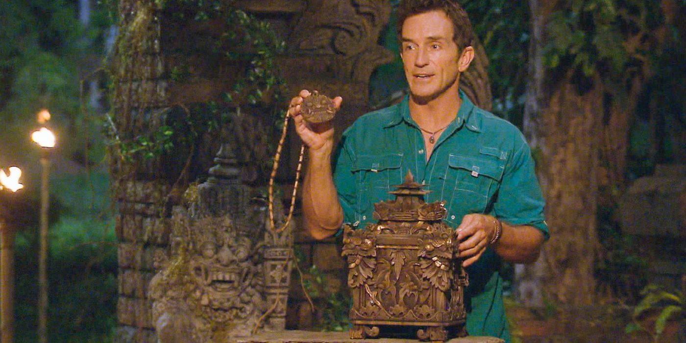 Jeff Probst holding an Idol at Tribal Council on Survivor