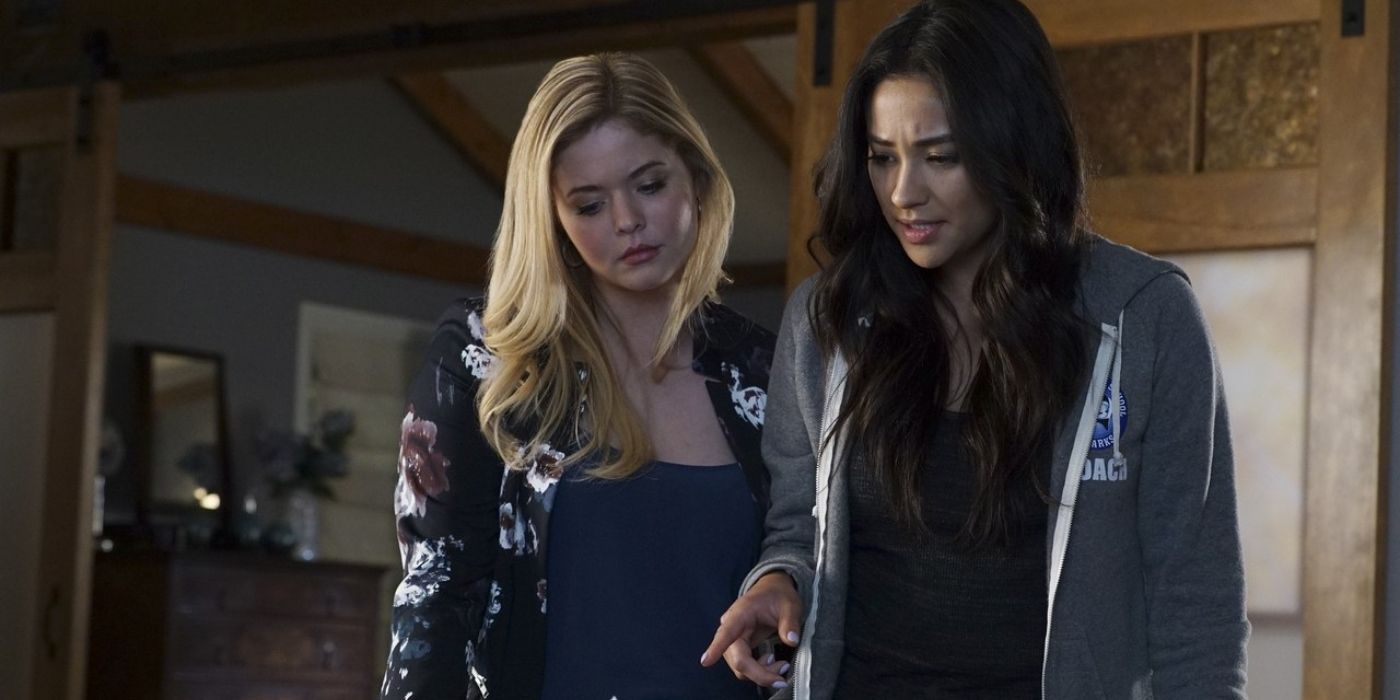 Alison And Emily On PLL 1 