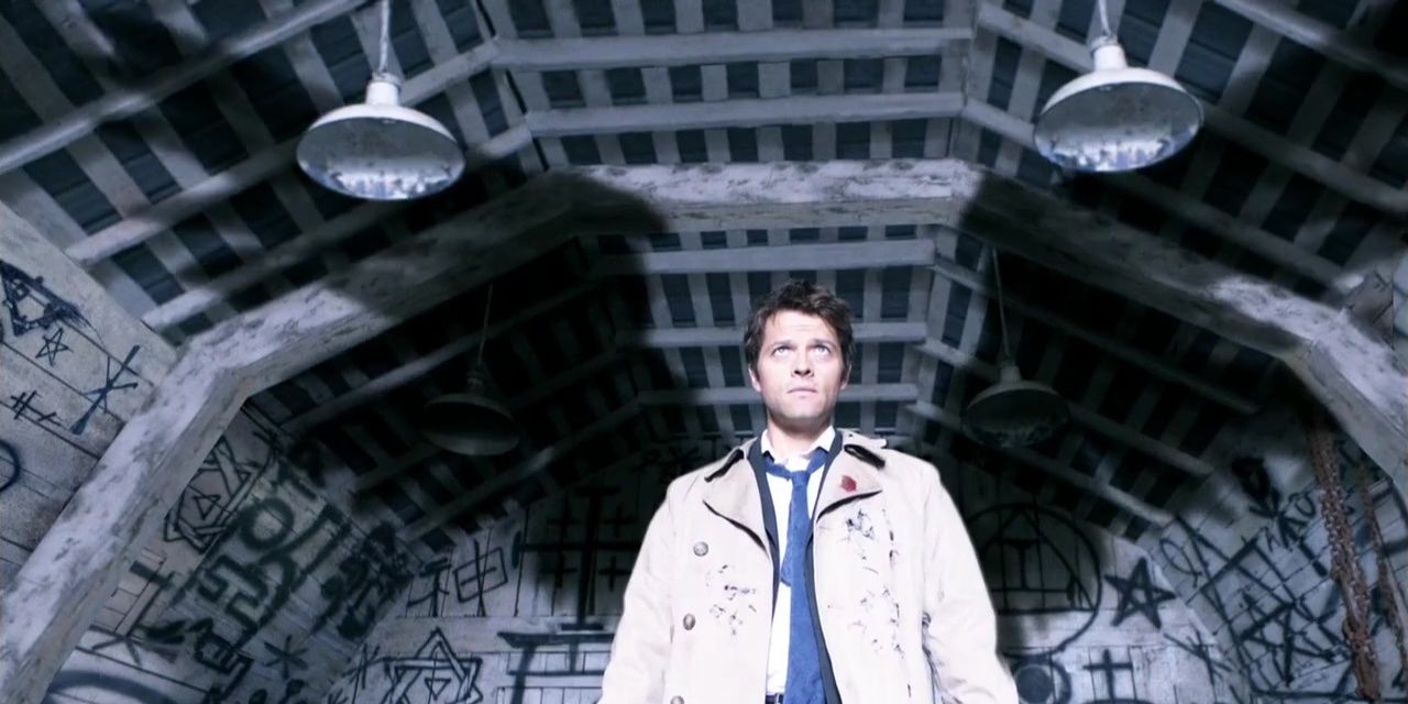 Castiel debuts and flashes his angel wings to Dean in Supernatural