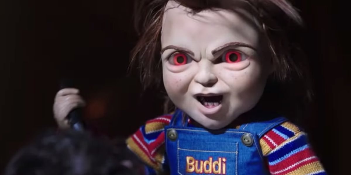 Chucky holding a knife in Child's Play 2019