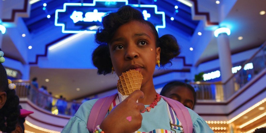 Erica Sinclair with ice cream in Stranger Things 3