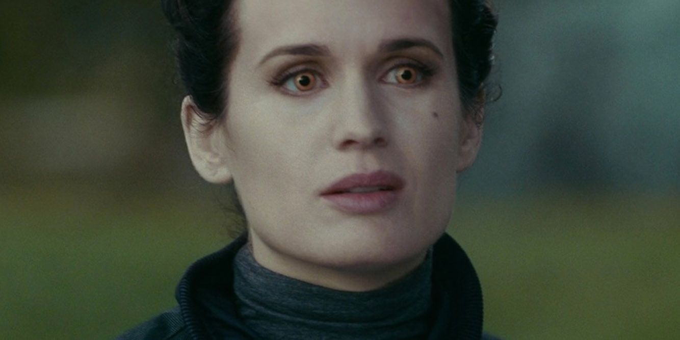 Close up of Esme in Twilight