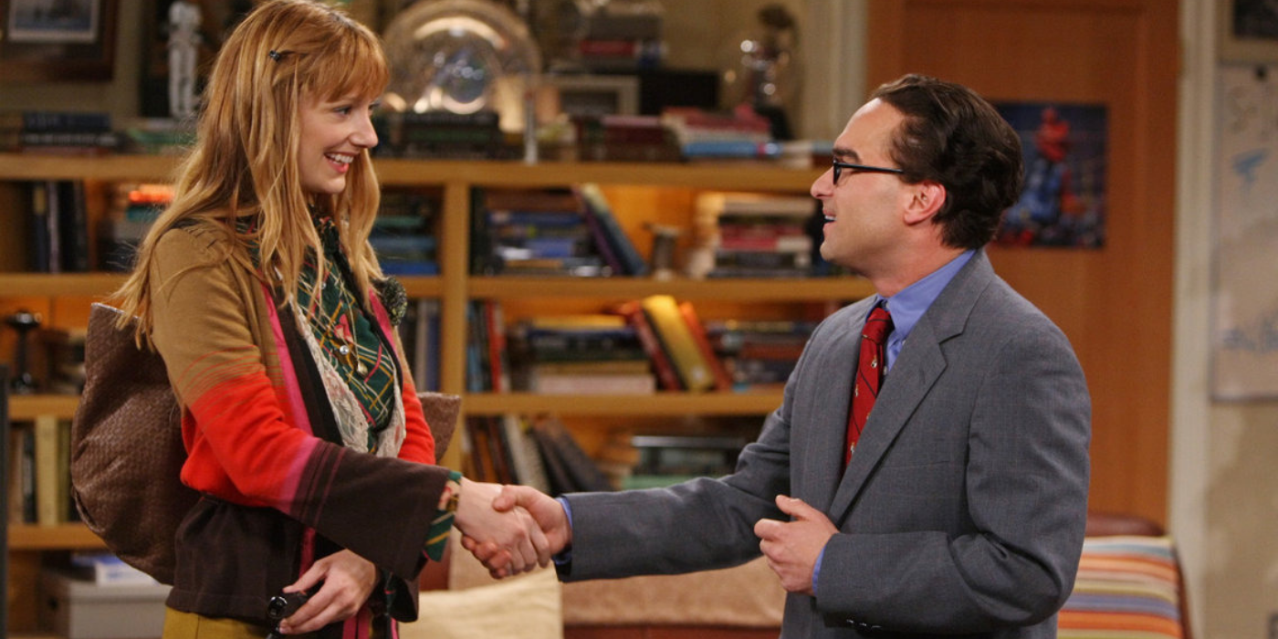 Dr. Elizabeth Plimpton talking to Leonard in the apartment on TBBT