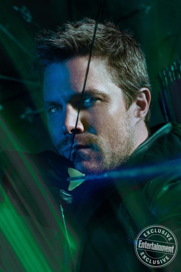 Green Arrow shoots in season 8 costume