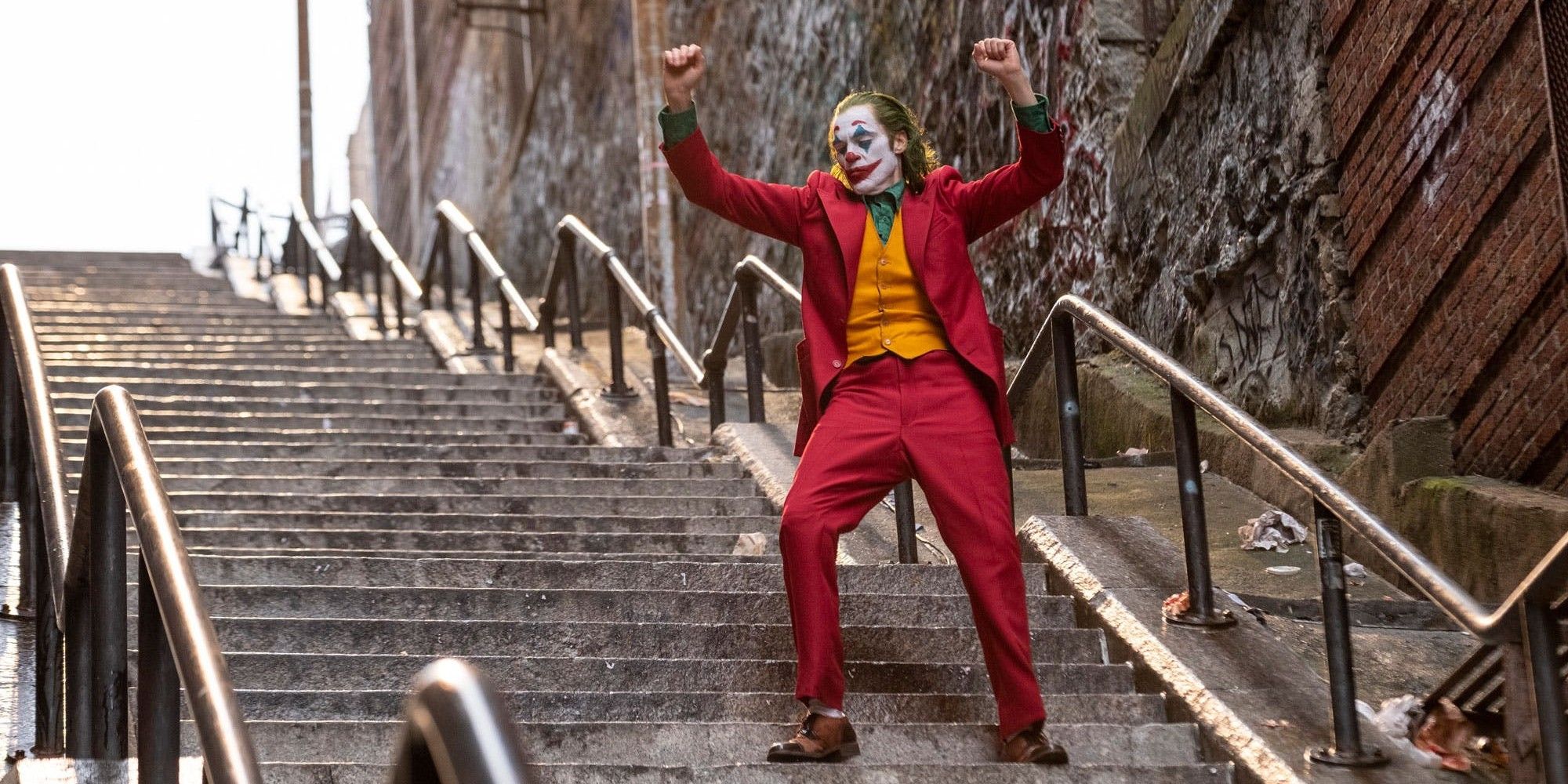 Joaquin Phoenix dances in Joker