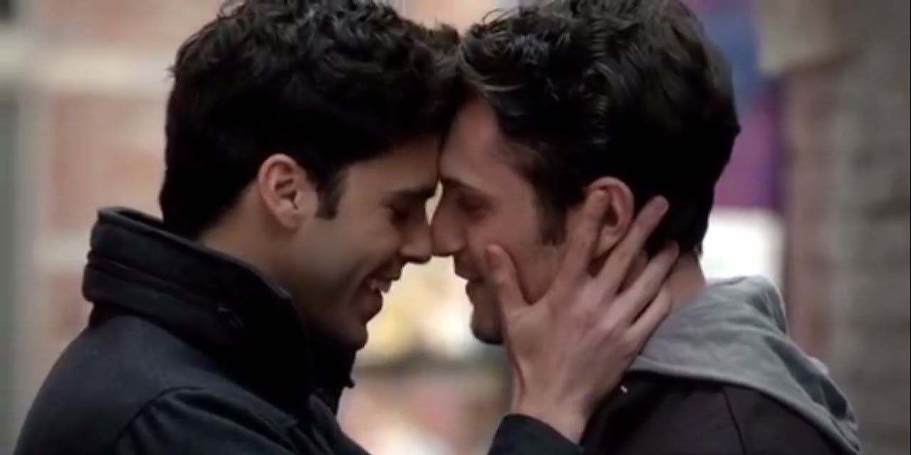 Josh and Aiden about to kiss in The Originals