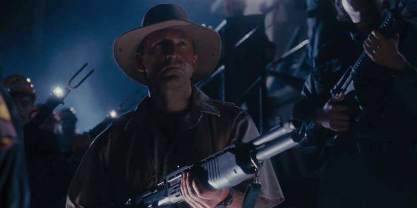 Muldoon in the opening scene of Jurᴀssic Park