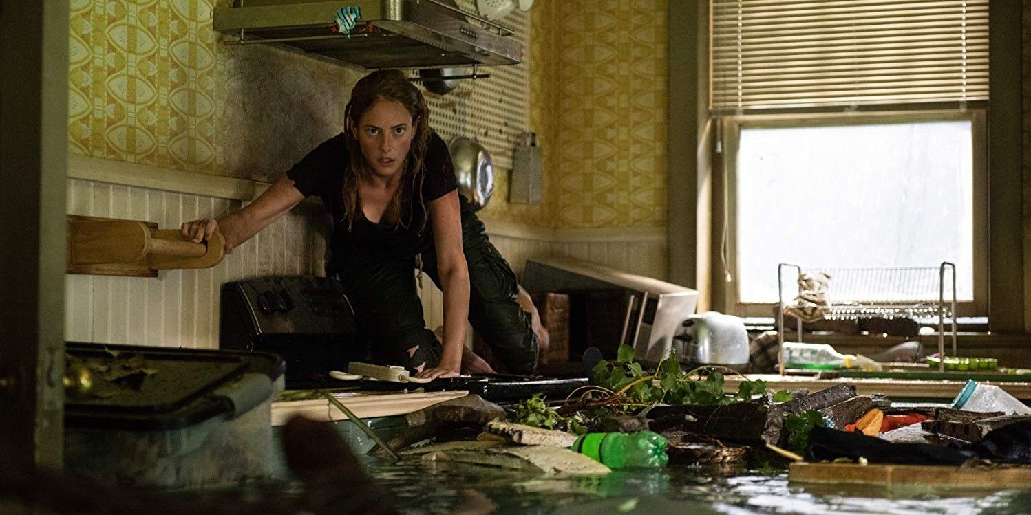 Kaya Scodelario in flooded kitchen in Crawl (2019)