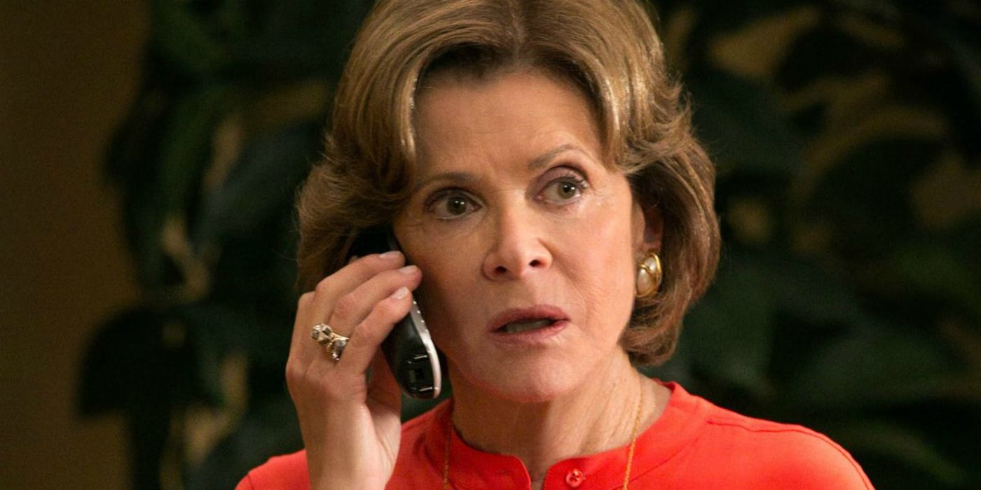 Image of Lucille on the phone in Arrested Development.