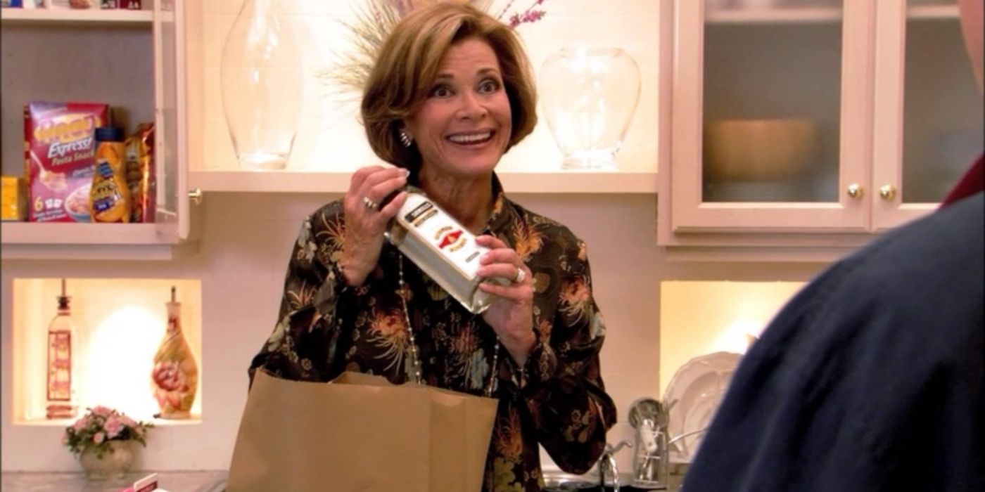 Arrested Development: 10 Most Savage Lucille Bluth Quotes