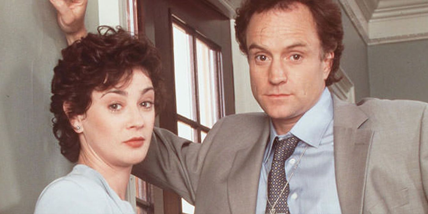 Moira Kelly as Mandy Hampton and Bradley Whitford as Josh Lyman in The West Wing