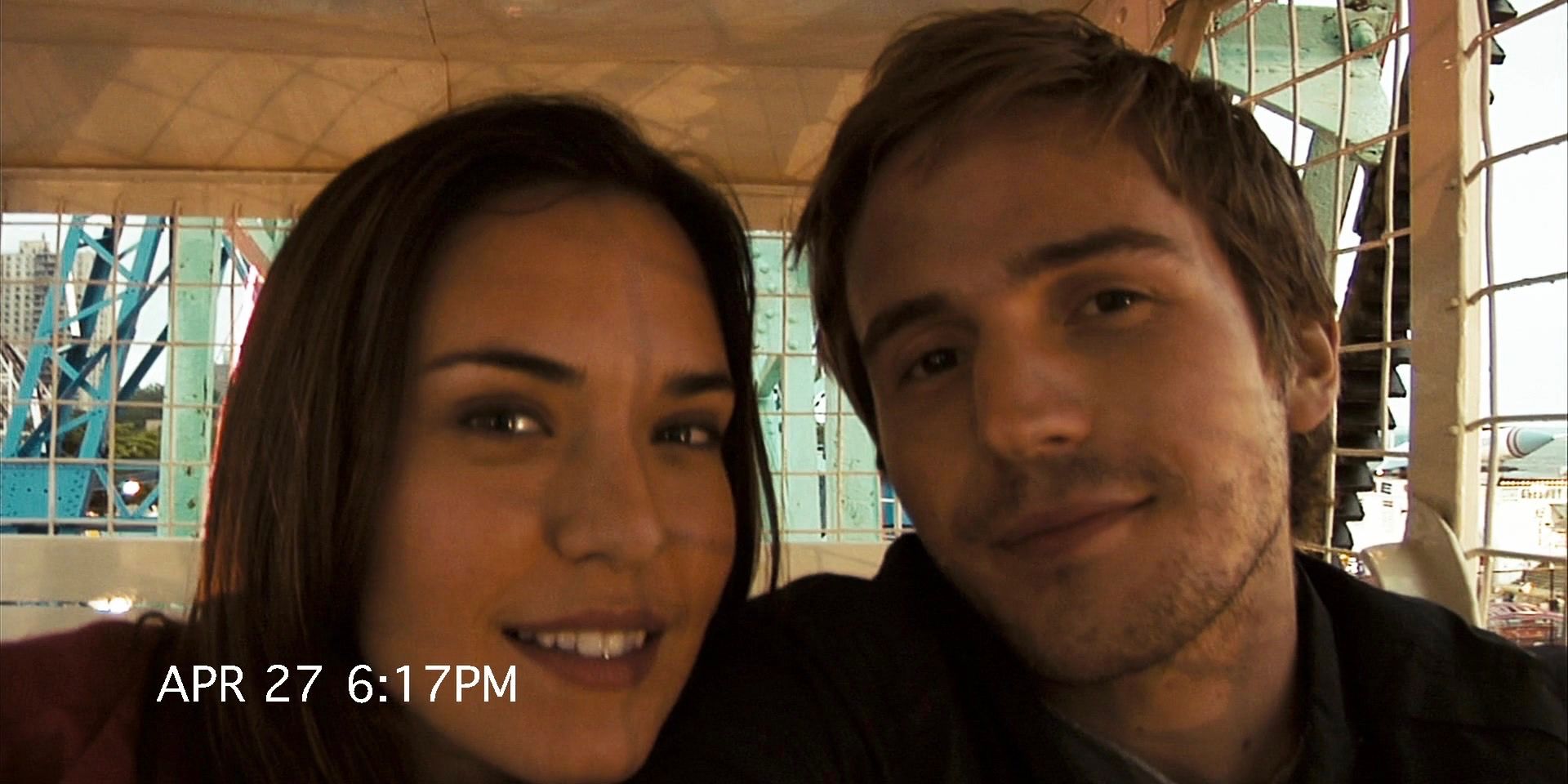 Michael Stahl-David and Odette Annable as Rob Hawkins and Beth McIntyre in Cloverfield