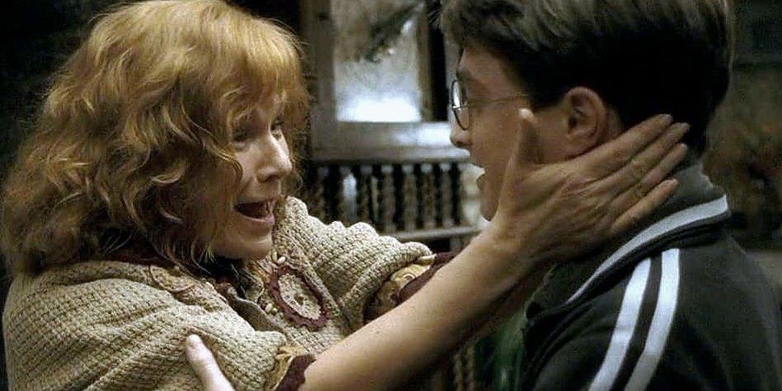 Mrs Weasley hugs Harry in 12 Grimmauld Place