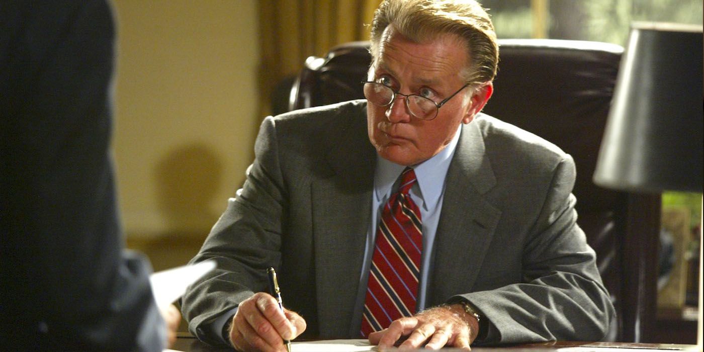 President Bartlet signs an executive order in The West Wing 2