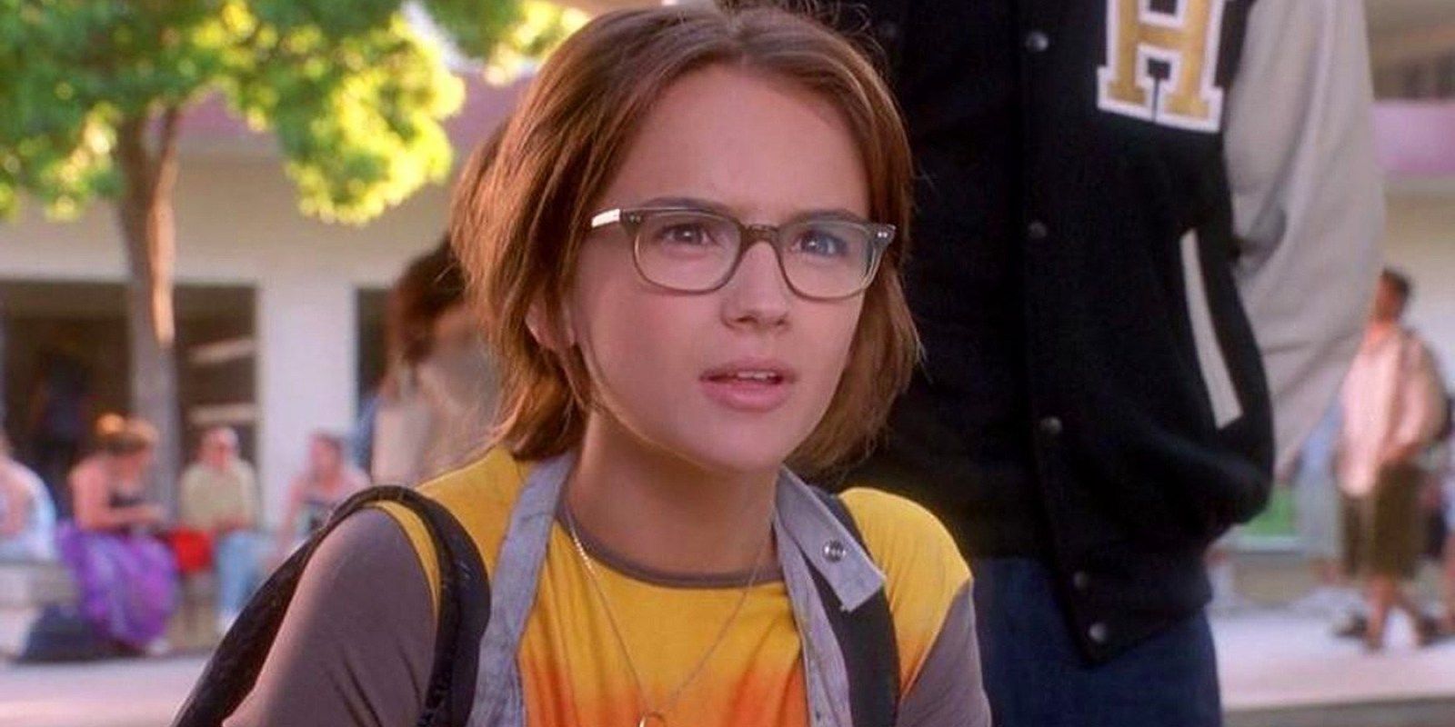 Laney Boggs looking confused at school in She's All That