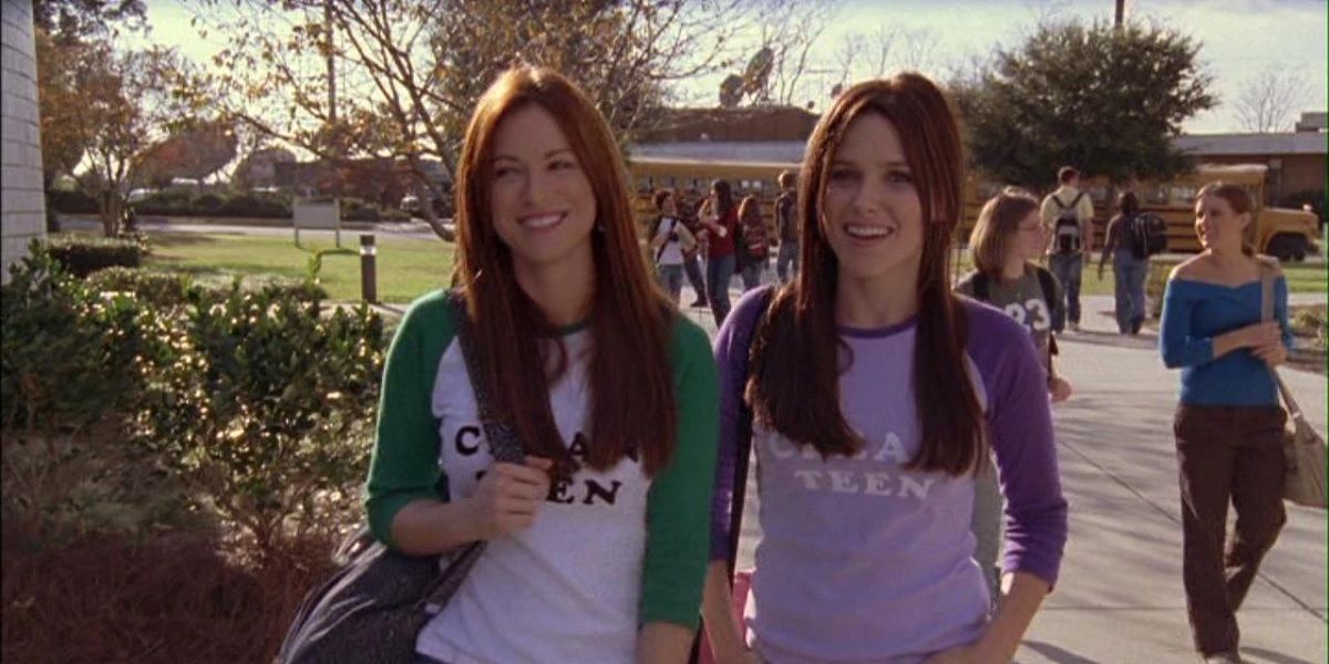 Rachel Gatina and Brooke Davis walking outside school on One Tree Hill