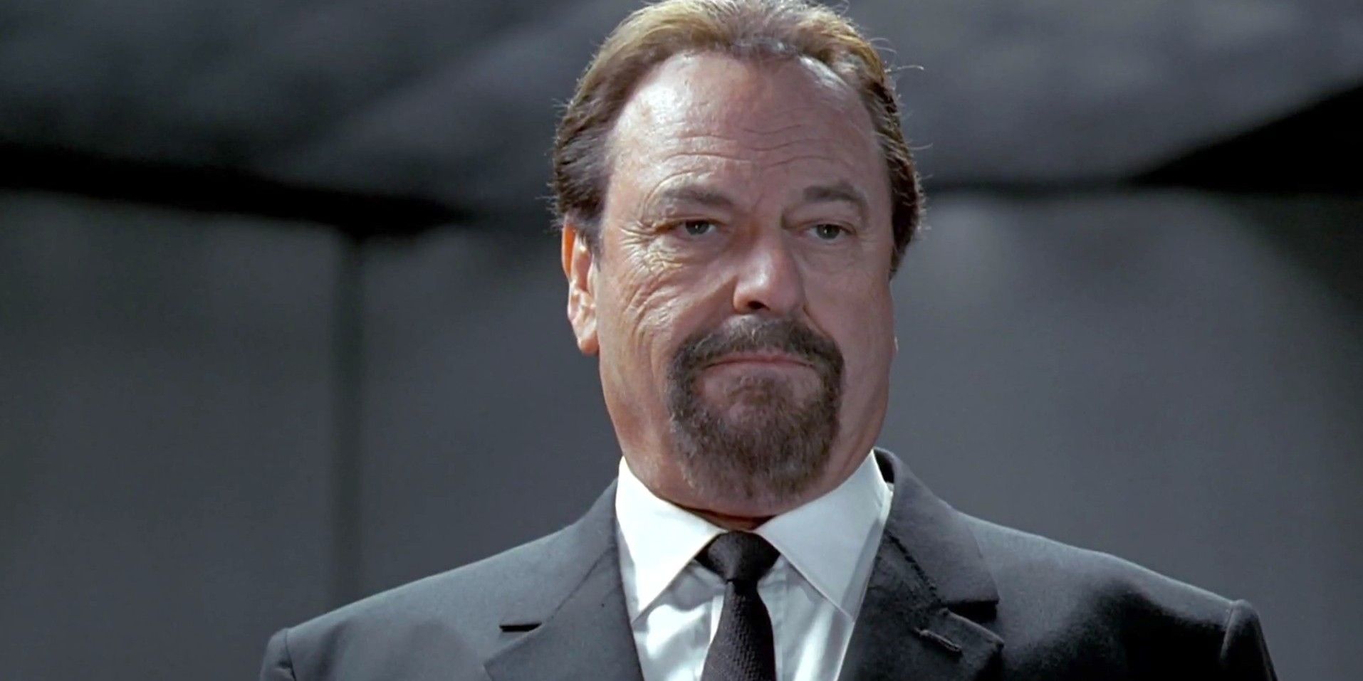 Rip Torn as Z looking down in Men in Black